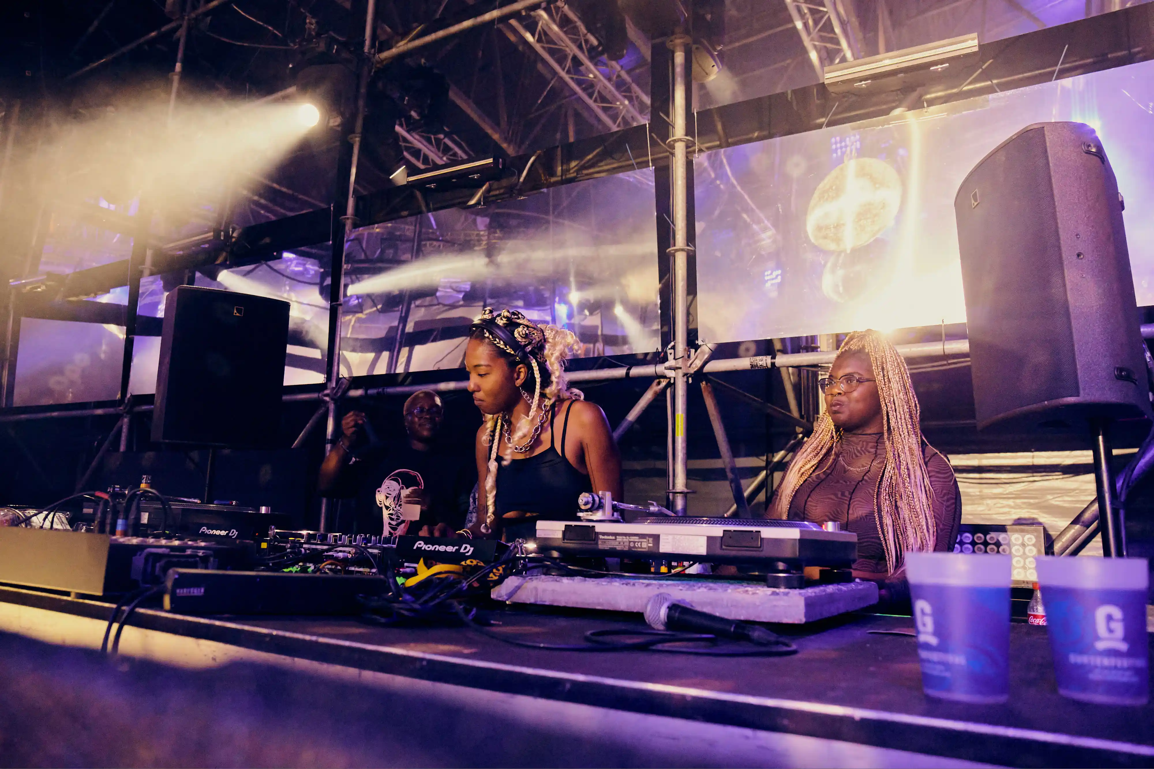 KA-RABA performing at Guten Festival, Bern — photo by Samuel Bramley